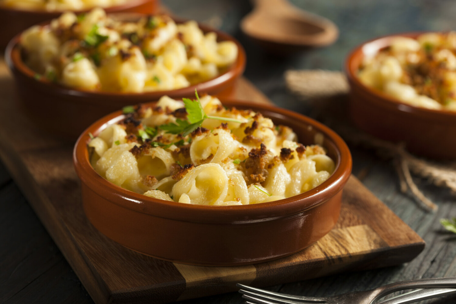 Macaronis alpins avec chips de lard fumé