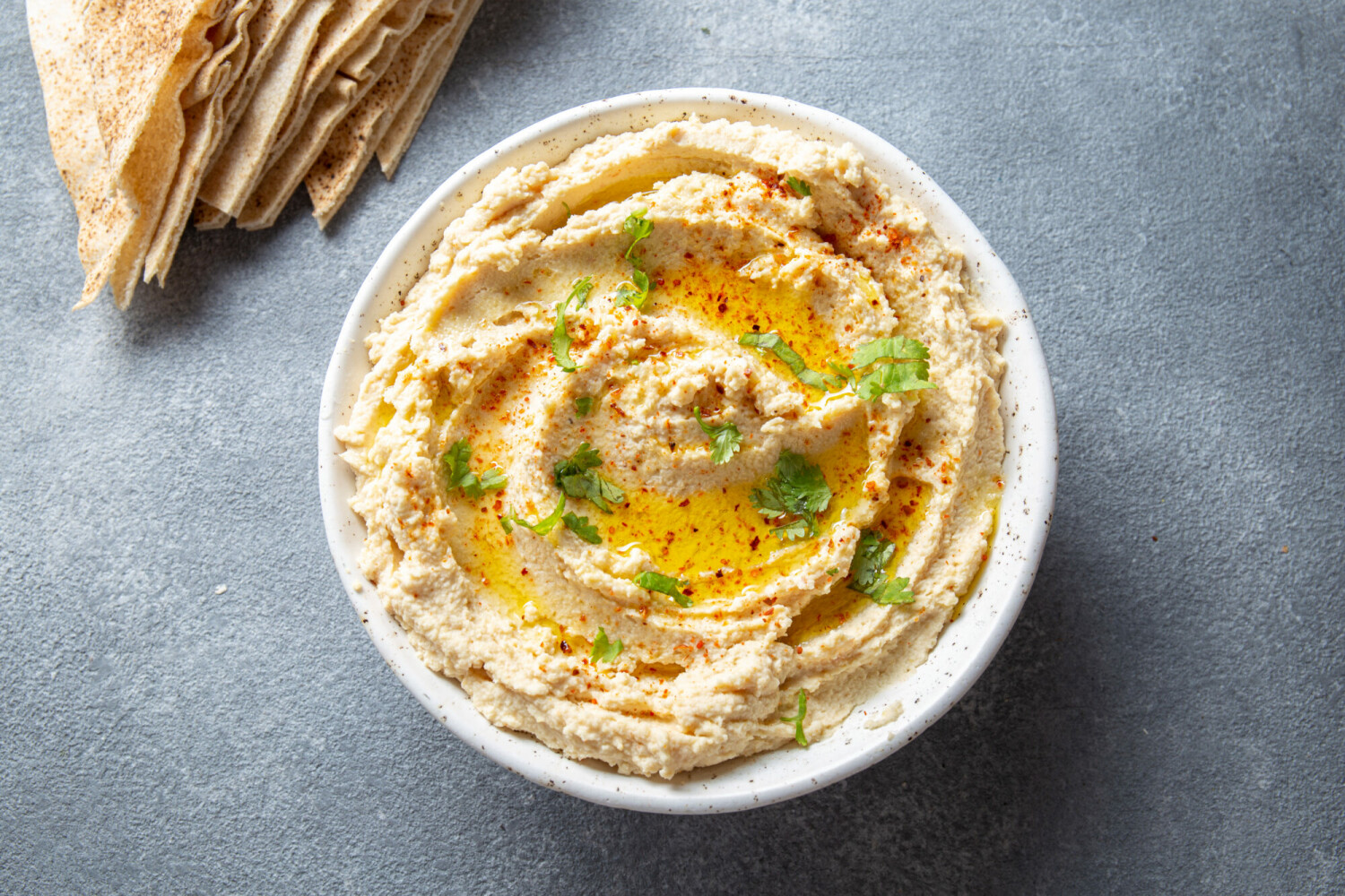 Mini Tortilla mit Datteltomaten, Hummus und Lamm