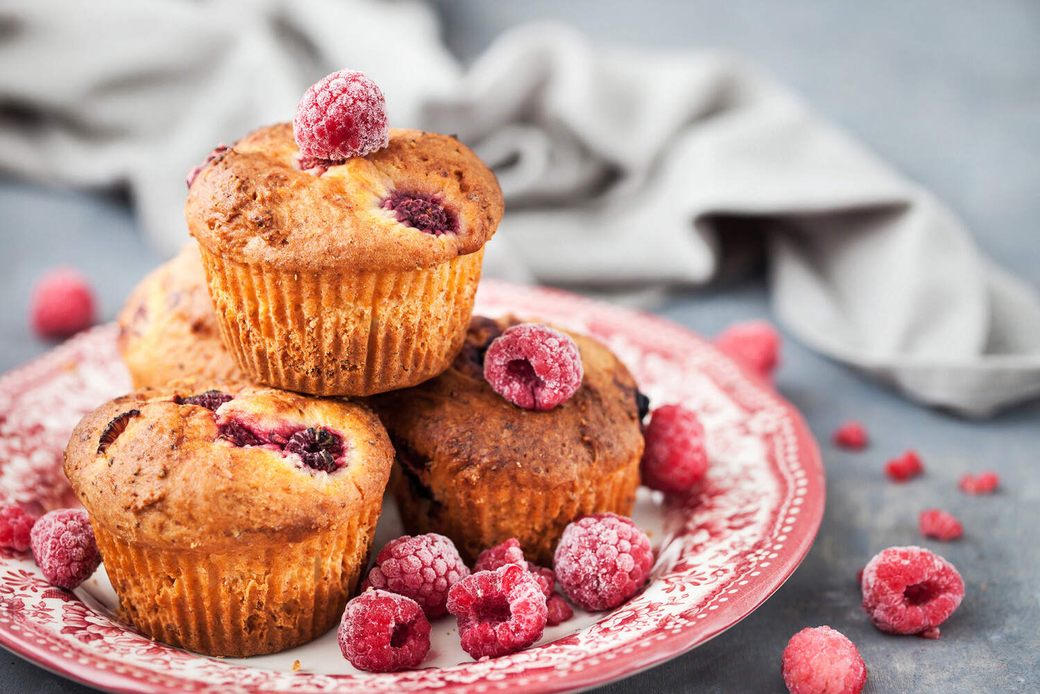 Raspberry muffins with white chocolate